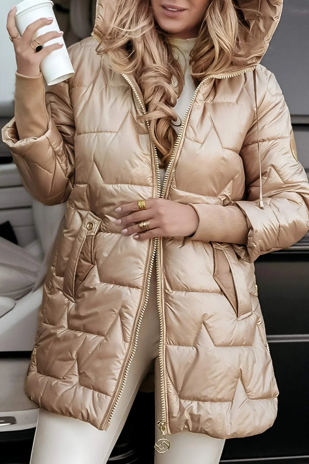 Liv – Elegant vinterjakke med hette og fôr